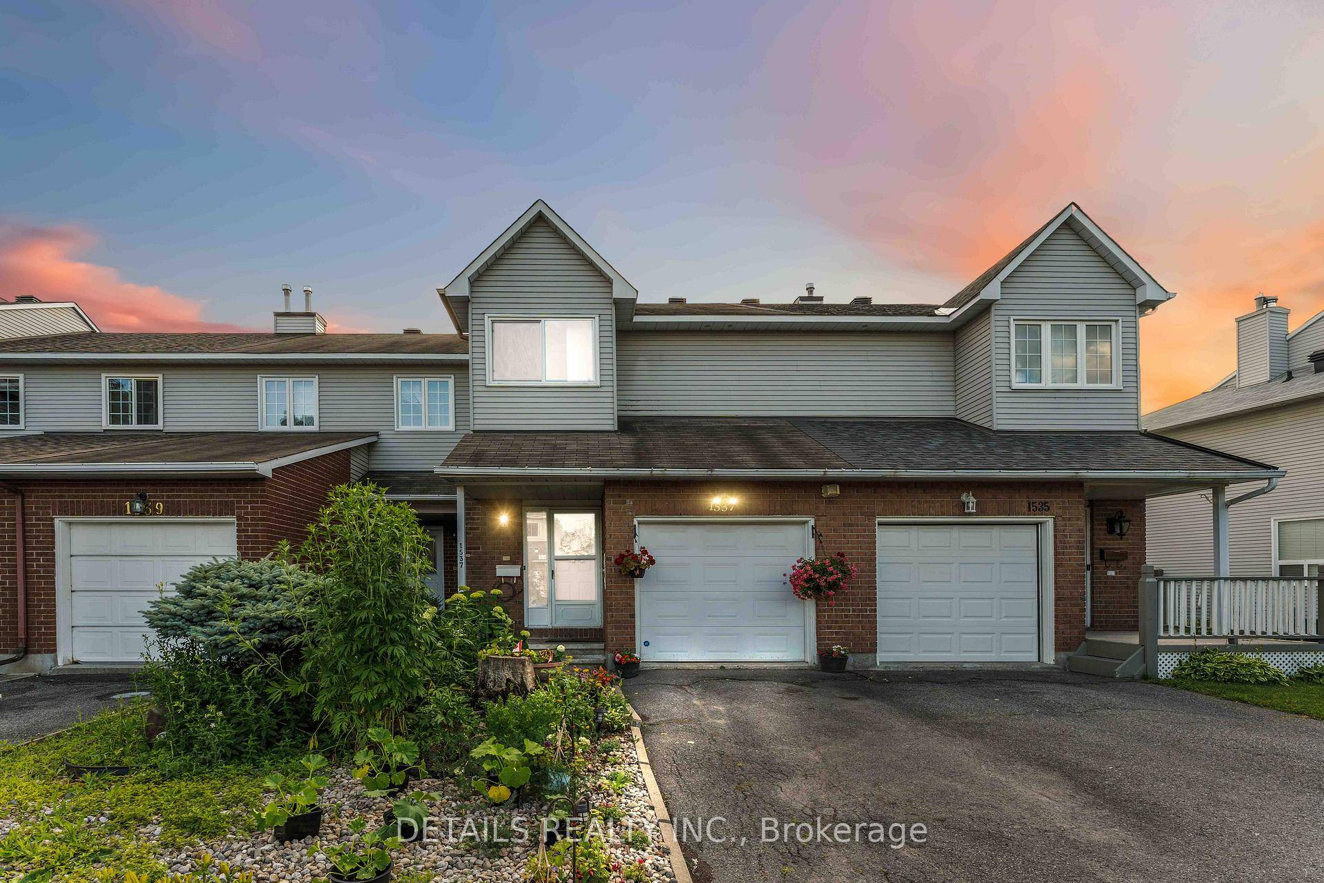 A Rare Gem in Fallingbrook North, Orleans !