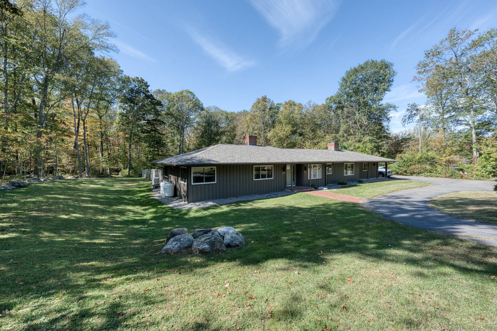 DESIRABLE RANCH HOME ! ! SITUATED ON A LARGE PRIVATE LOT IN A QUIET NEIGHBORHOOD.