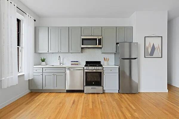 Welcome to 505 12th Street, 3C a beautifully restored apartment on one of Park Slope s most coveted tree lined blocks.