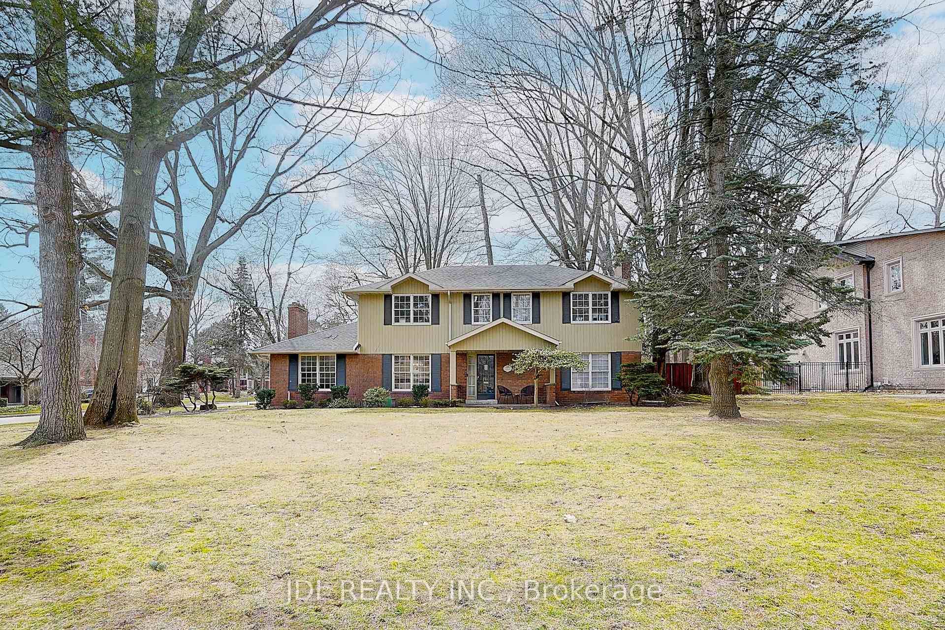 Exceptional Opportunity in the Highly Sought After Morrison Area Eastlake, Oakville.