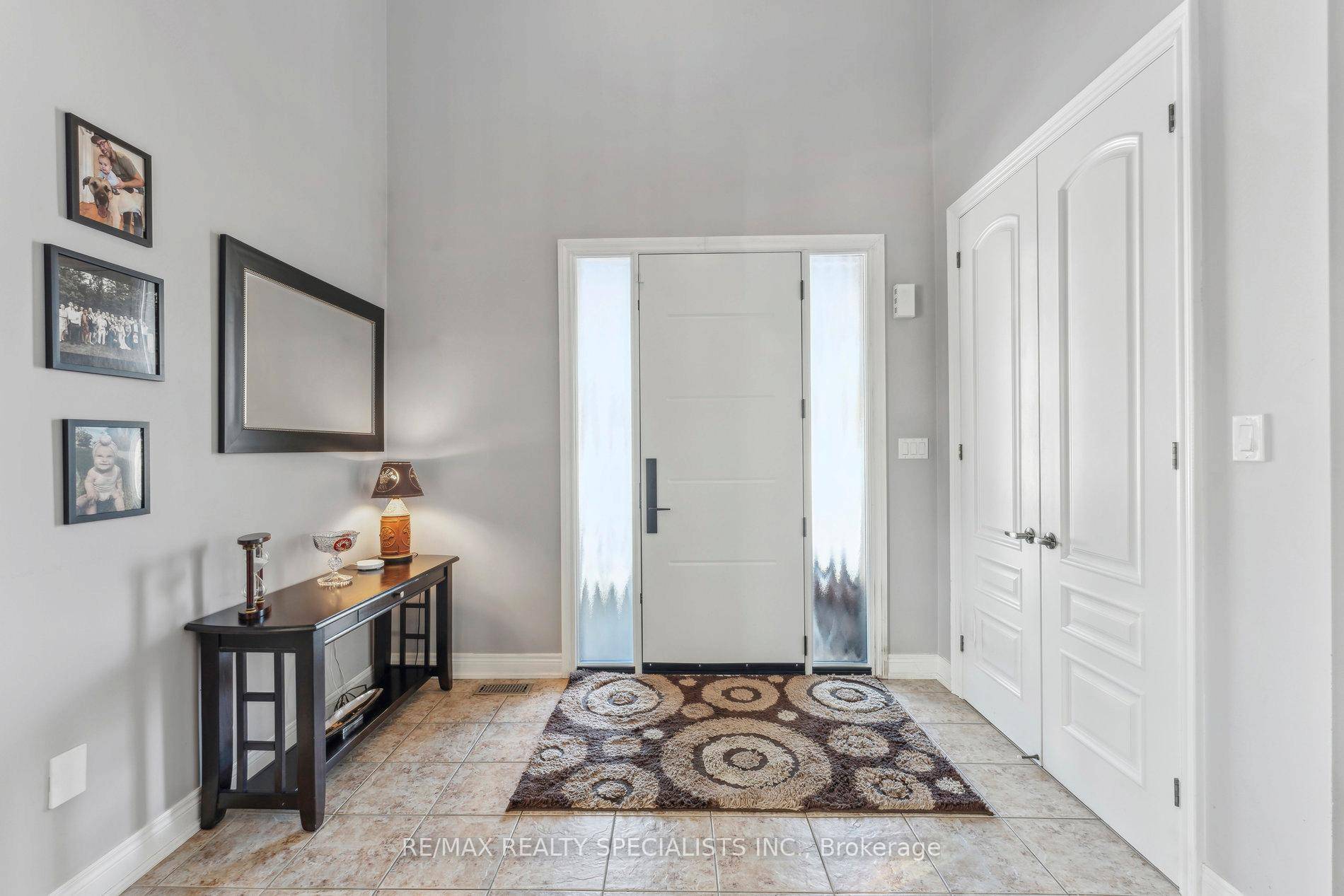 Welcome to 9 Flanders Rd, an exquisite detached residence where modern elegance meets unparalleled comfort.