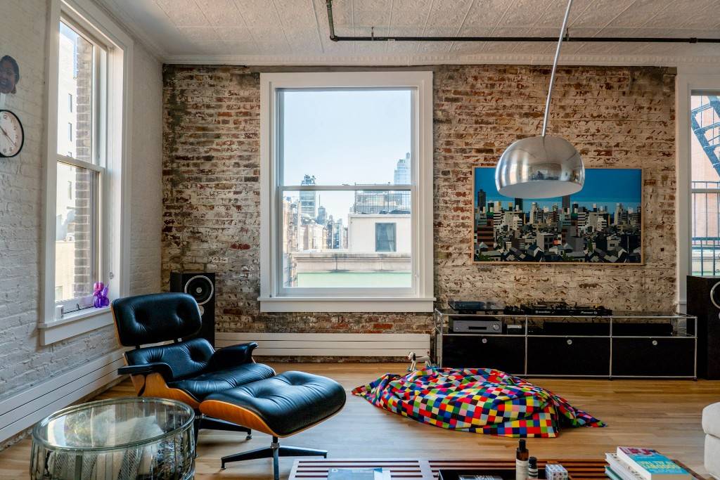 Newly renovated 2 bedroom, 2 bathroom corner loft apartment in SoHo.