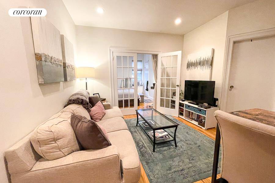 Renovated 2br 1bath with exposed brick !