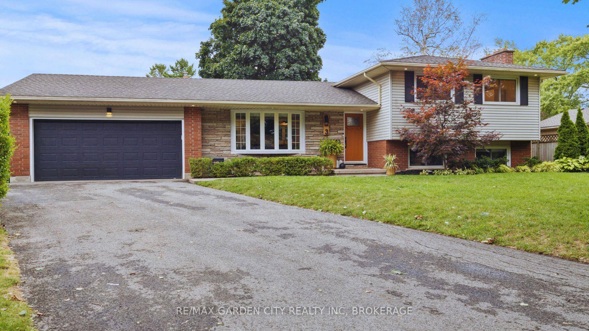 North End Living at its Best 3 Cardinal Circle in Sunnyside Estates !