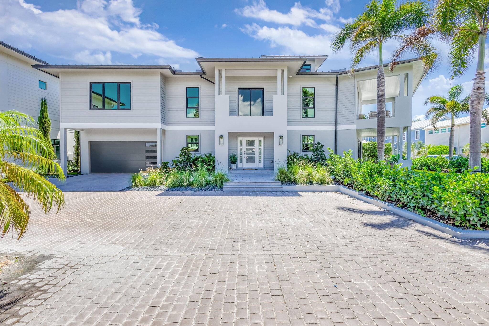 WELCOME TO YOUR PRIVATE PARADISE !