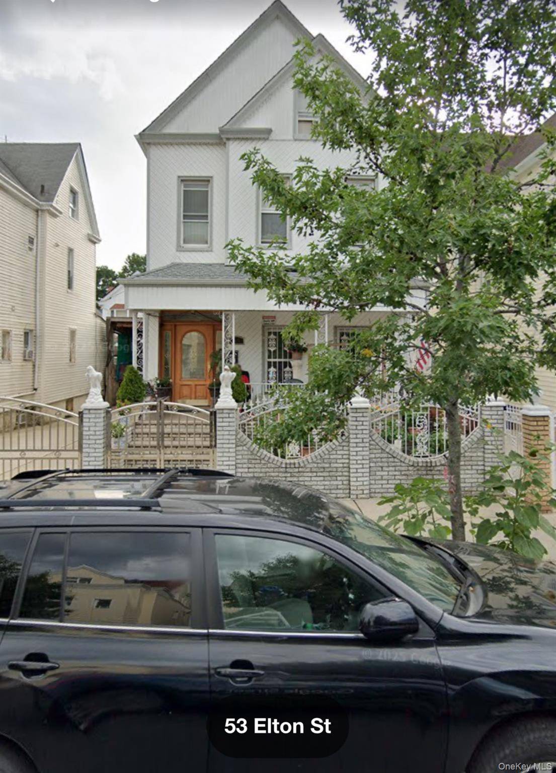 beautiful 2family with three apt plus basement fully finish, huge lot with 2car garage 40X100 lot size, very good income property with lots of potential.