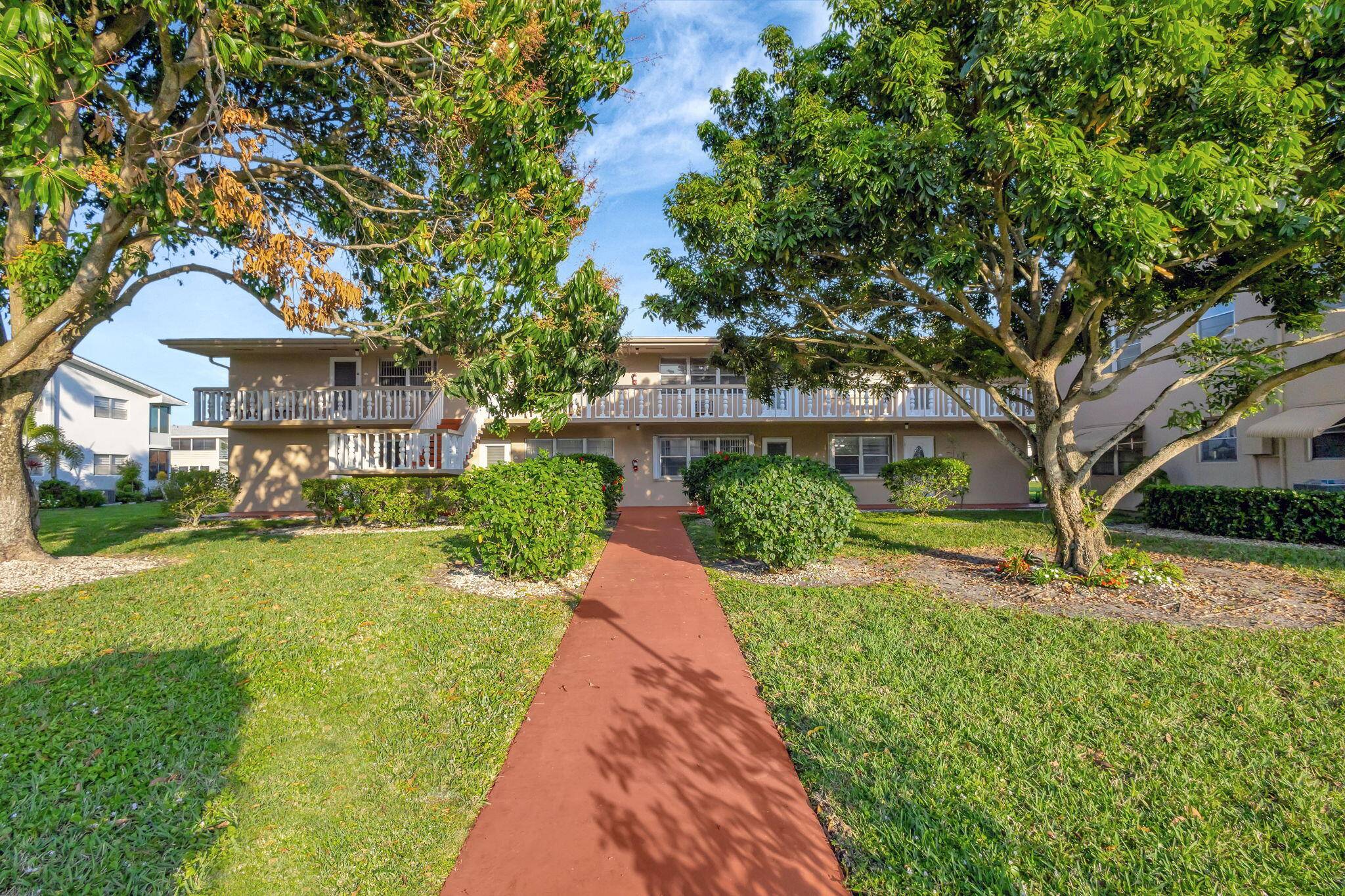 WOW ! BEAUTIFULLY RENOVATED 2 BED 1.
