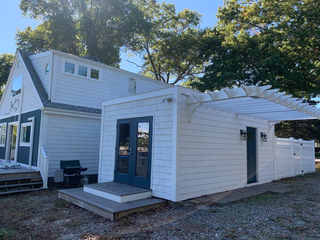 Welcome to 8 Opsrey Ln, your new oasis !