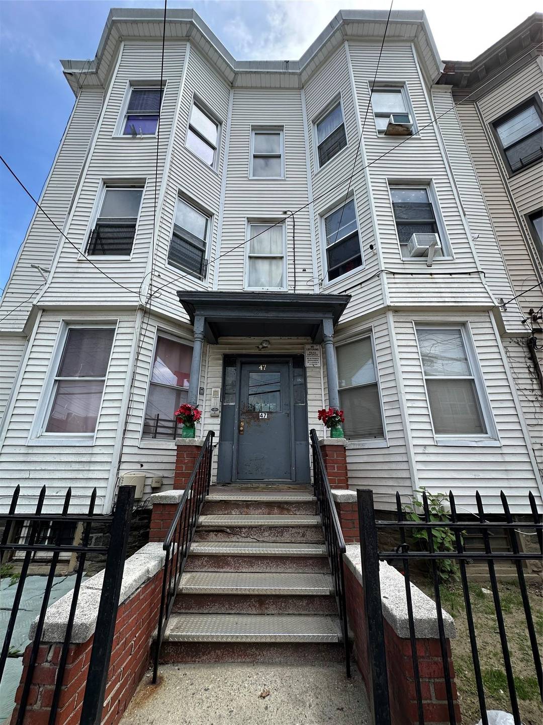 This multi family property offers a stable rental income stream with a Cap Rate of 9.