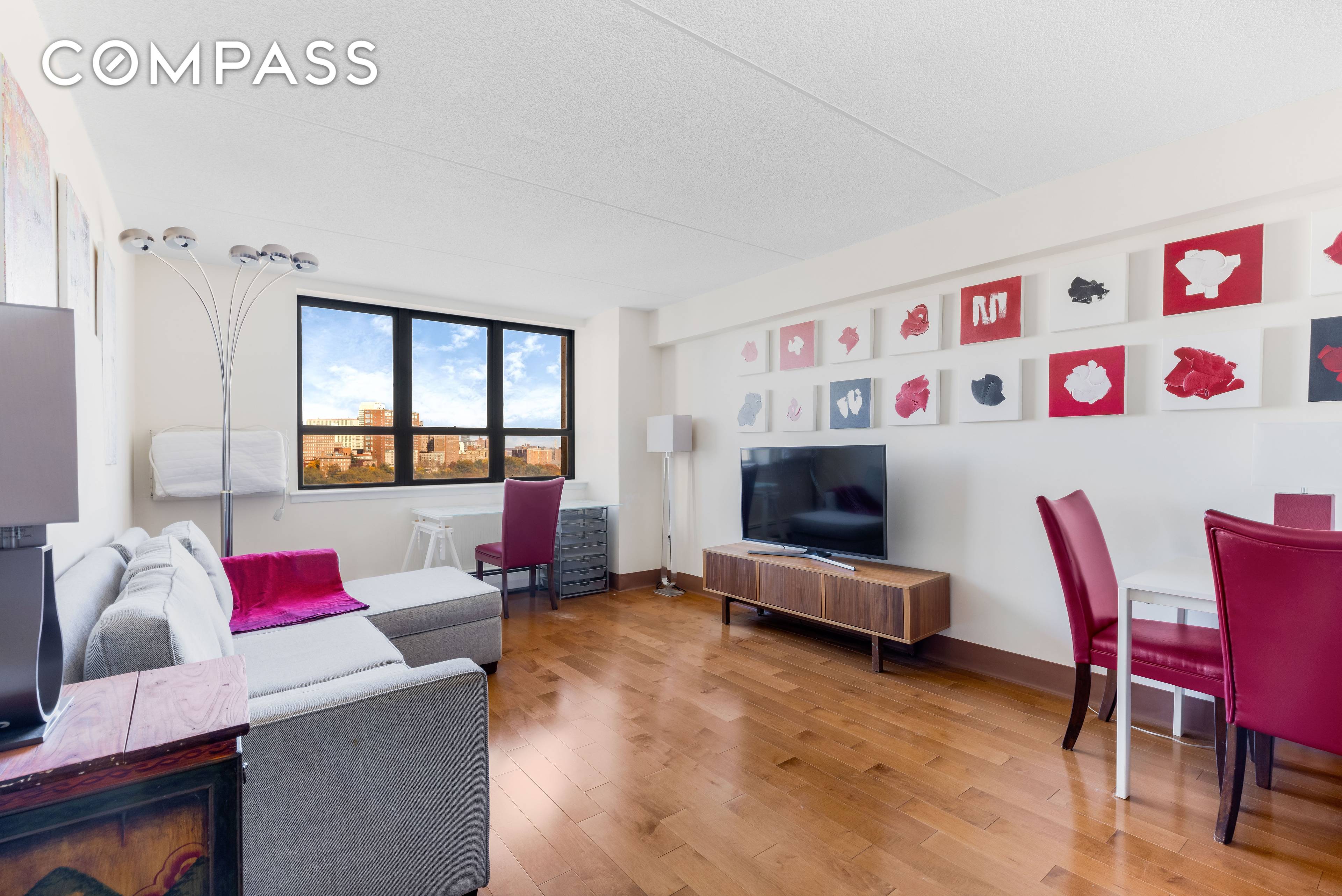 Condo Full time doorman ______________________________ Phenomenal uptown views and a great layout await in this spacious Upper West Side one bedroom, one bathroom home across the street from Central Park.