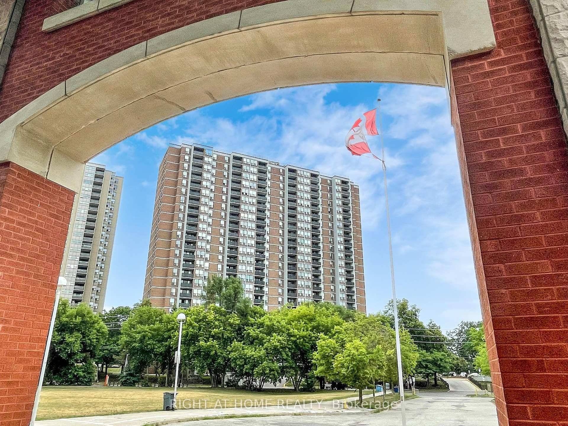 Home in the sky ! Spacious, sun filled and recently renovated 2 bedroom den condo with breathtaking unobstructed south views of the golf course and Toronto skyline.