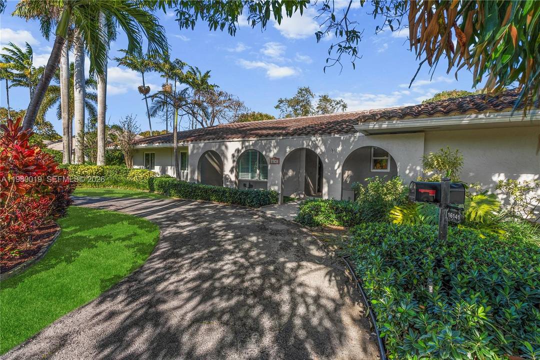 Palmetto charm with modern elegance.