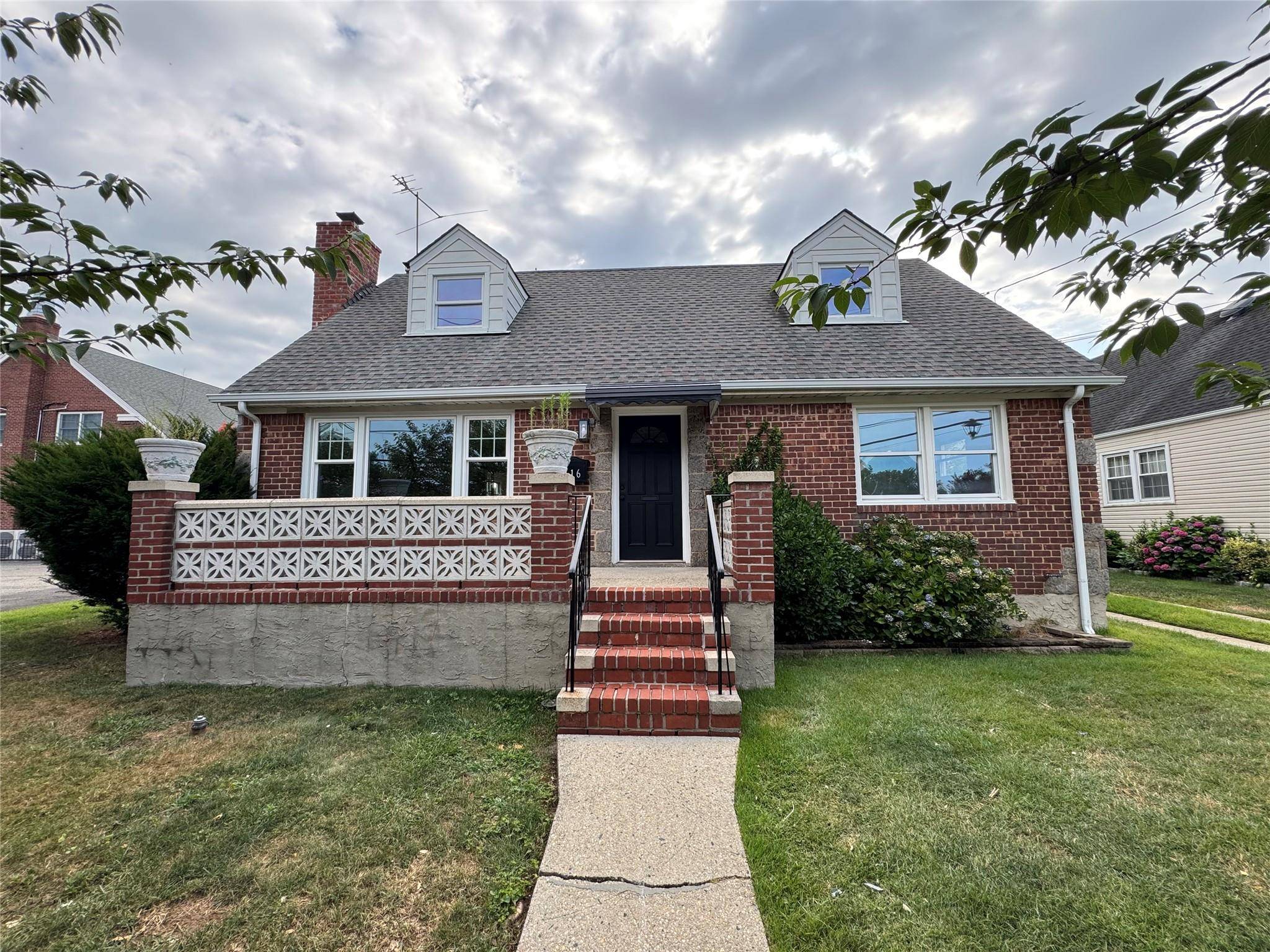 Nicely update 4 bedroom, 2.