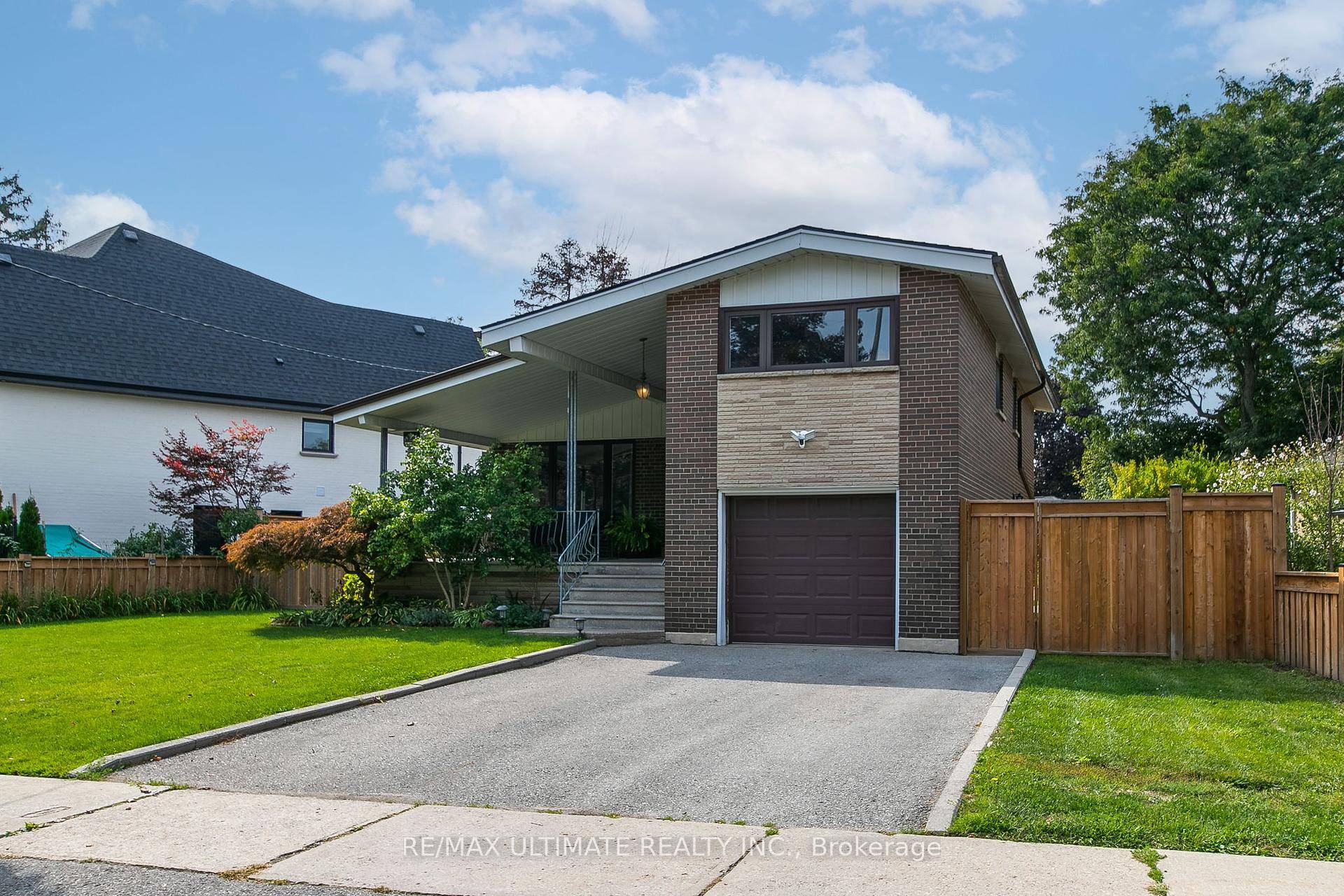 Welcome to 134 Verobeach Blvd, a spacious 4 level sidesplit in the heart of North Yorks Humbermede community.