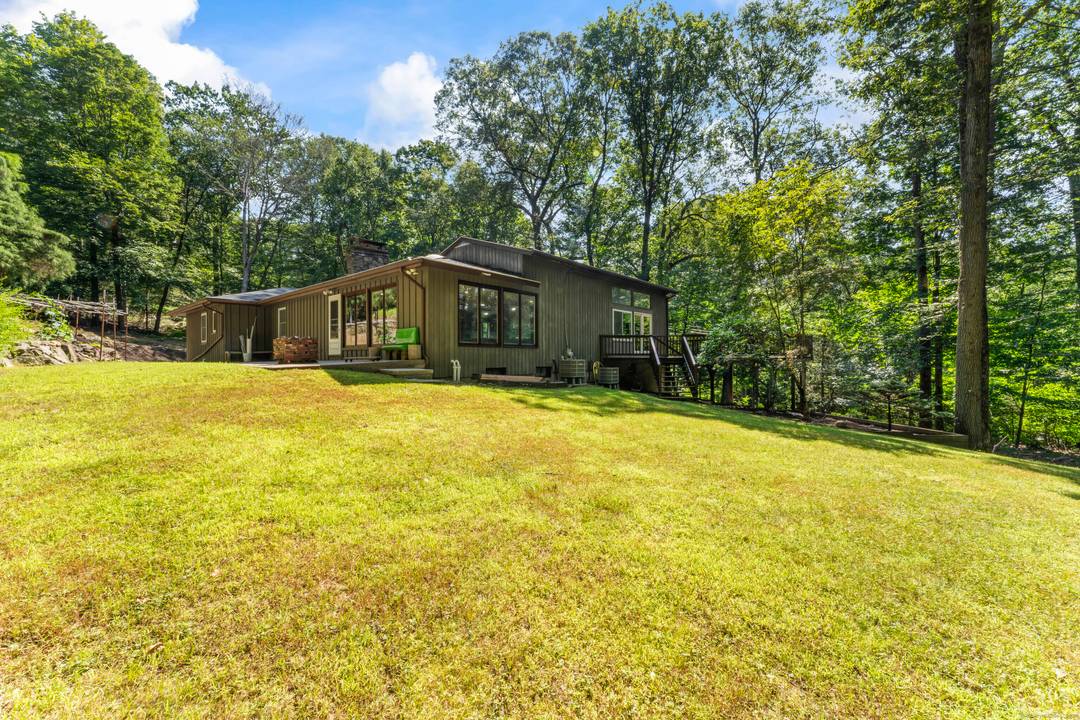 Tucked into the quiet elegance of Lower Easton, 83 Buck Hill Road blends mid century modern design with thoughtful contemporary updates.