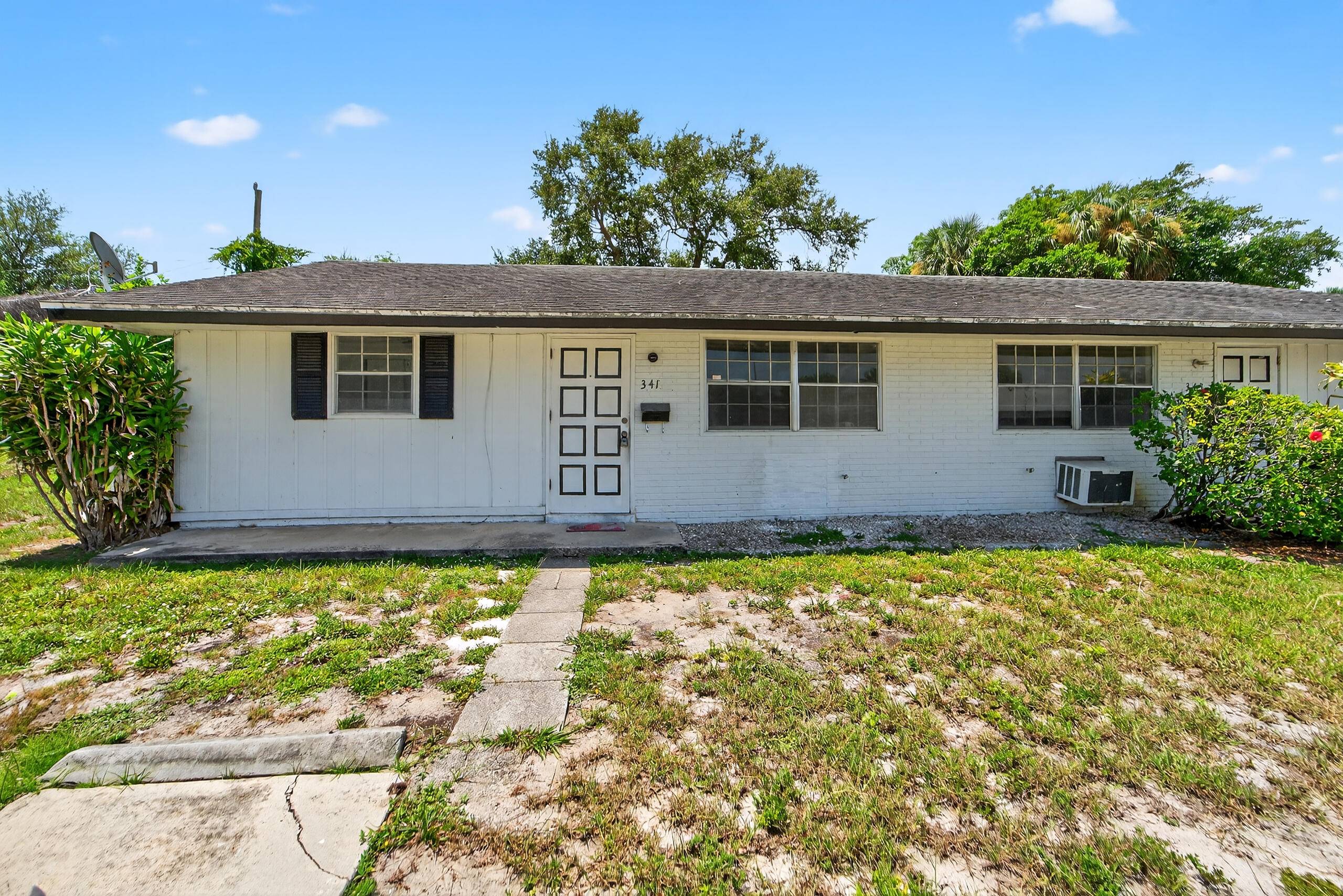 Newly Renovated Duplex Great Investment Opportunity !