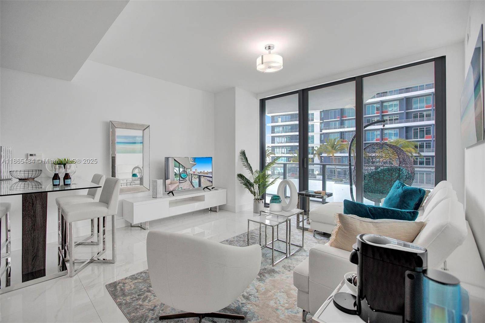 FURNISHED ! Amazing DUA brickell building and beautiful residence one bedroom and one bathroom.