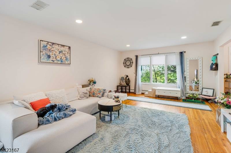 Discover a compelling income producing duplex in the heart of Palisades Park, offering approximately 3, 000 SF of total living space with a functional, well balanced layout.