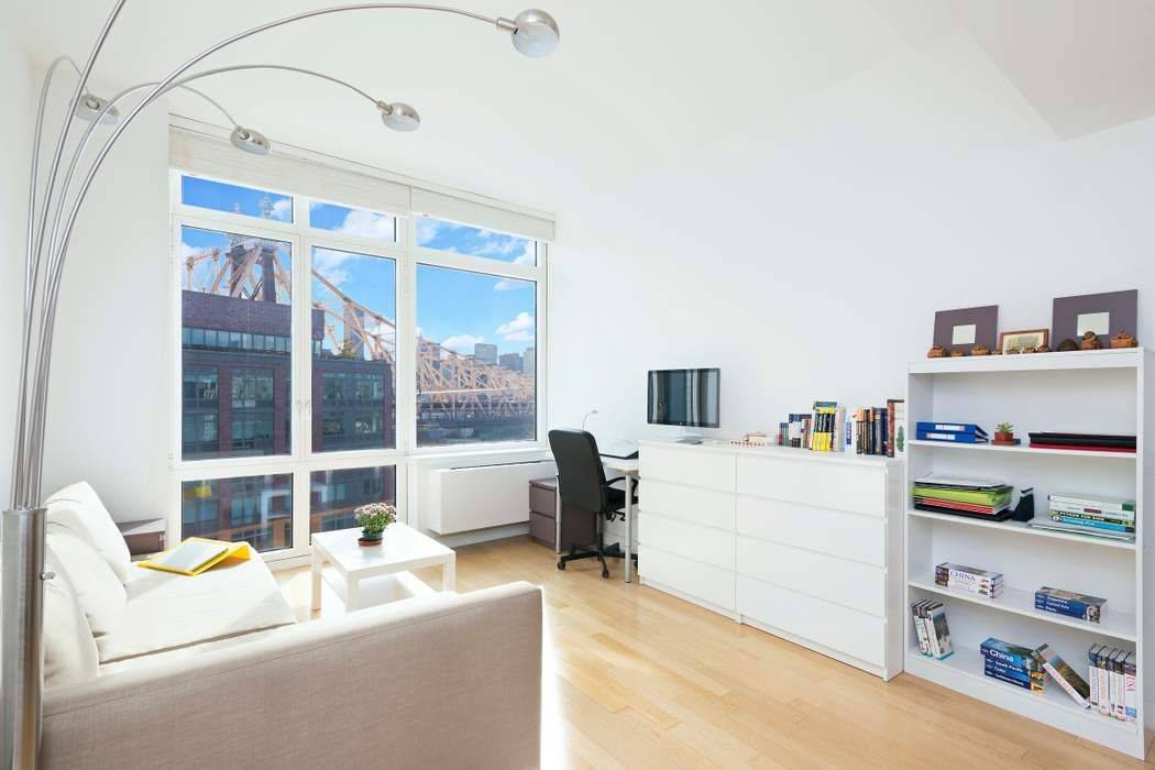 Stunning river, bridge and skyline views are offered by this Penthouse apartment in Riverwalk's most luxurious condominium, brilliantly designed and executed by the award winning architectural firm Costas Kondylis and ...