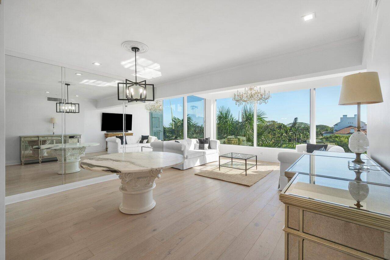 Modern renovated turn key two bedroom two bath center of Palm Beach, close to the Grill, St.