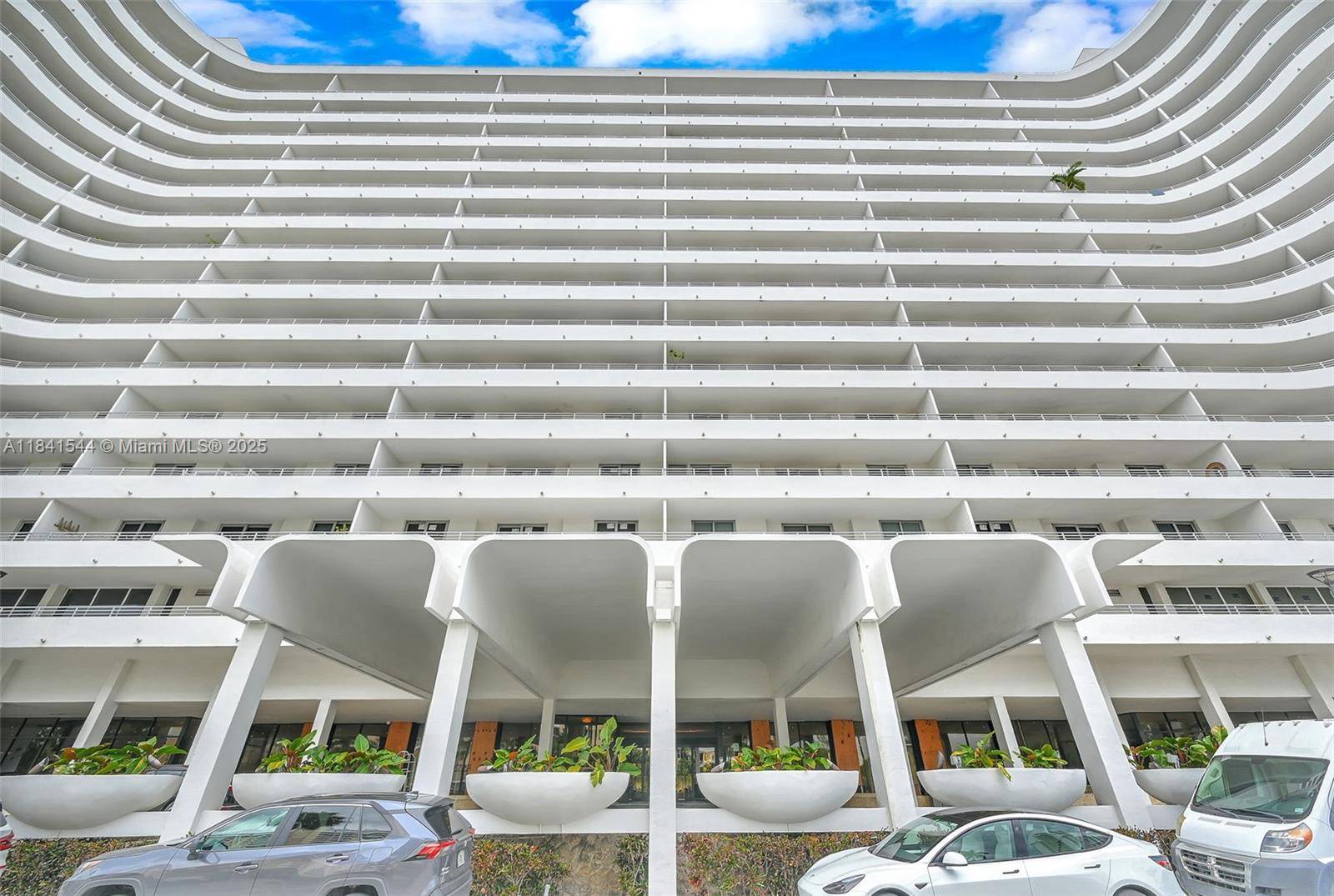 Stunning 1BD 1BA unit at Oceanside Plaza Condo with breathtaking intracoastal and ocean views !