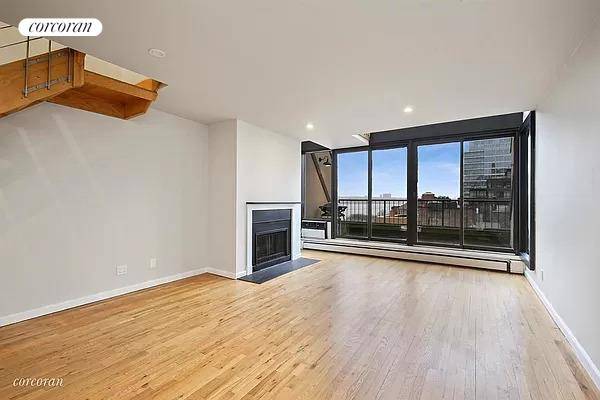 AVAILABLE AUGUST 1, 2024 24 HOUR NOTICE FOR ALL SHOWINGS Welcome to this 2 bedroom penthouse atop a prime loft building at the edge of the Hudson River in the ...