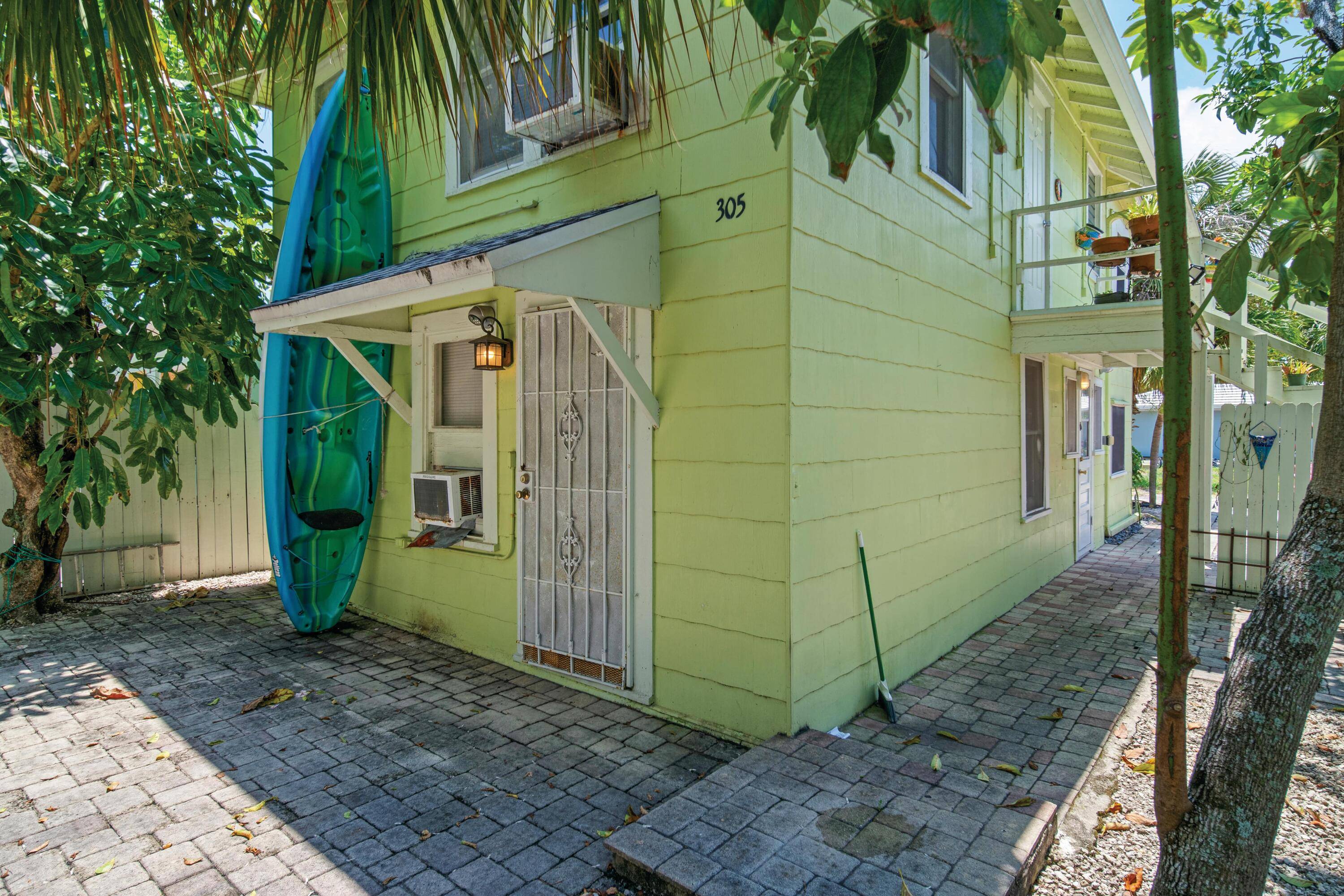 Discover this charming duplex in the heart of Lake Worth Beach, offering two 1 bed 1 bath units with dens.