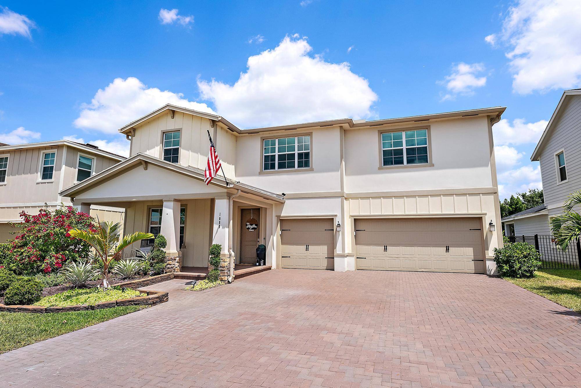 Stunning Lake View Home in Arden 5 Beds 3.