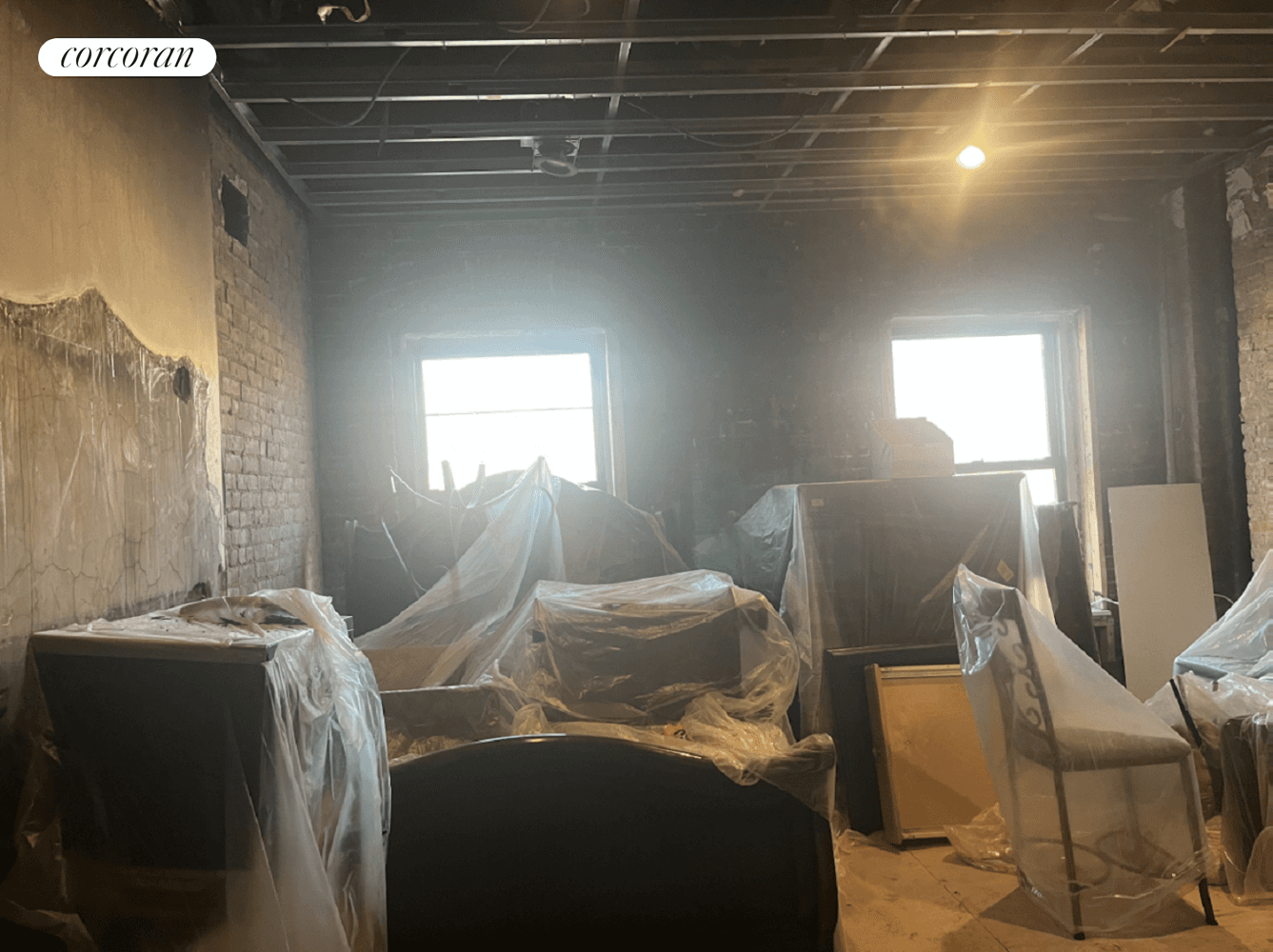 A townhouse in the heart of Harlem, will be Delivered vacant can be used with the owner's duplex.