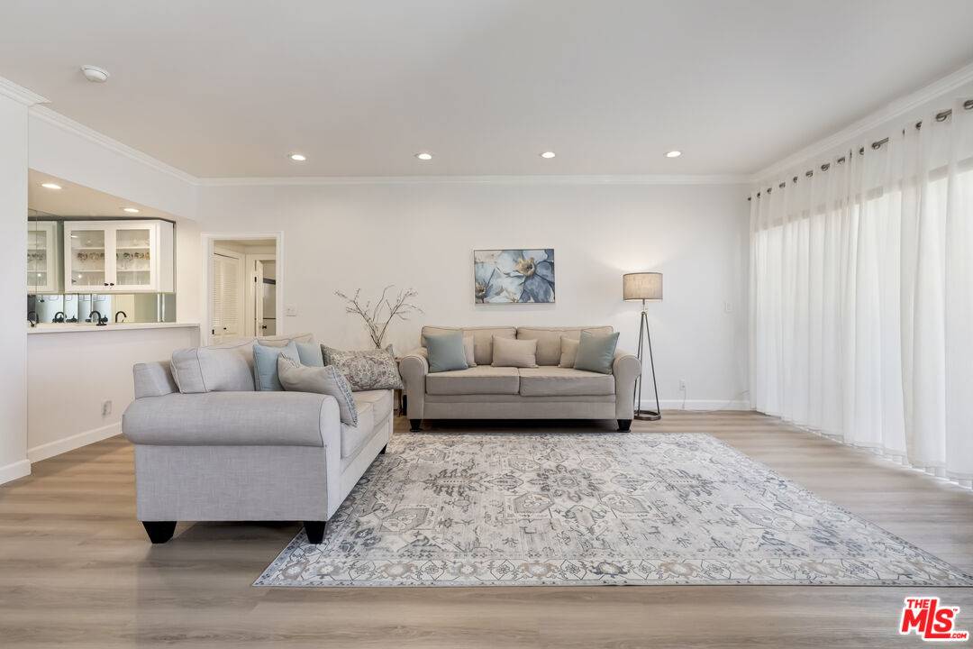 828  S Bedford St 2BR Beverlywood La