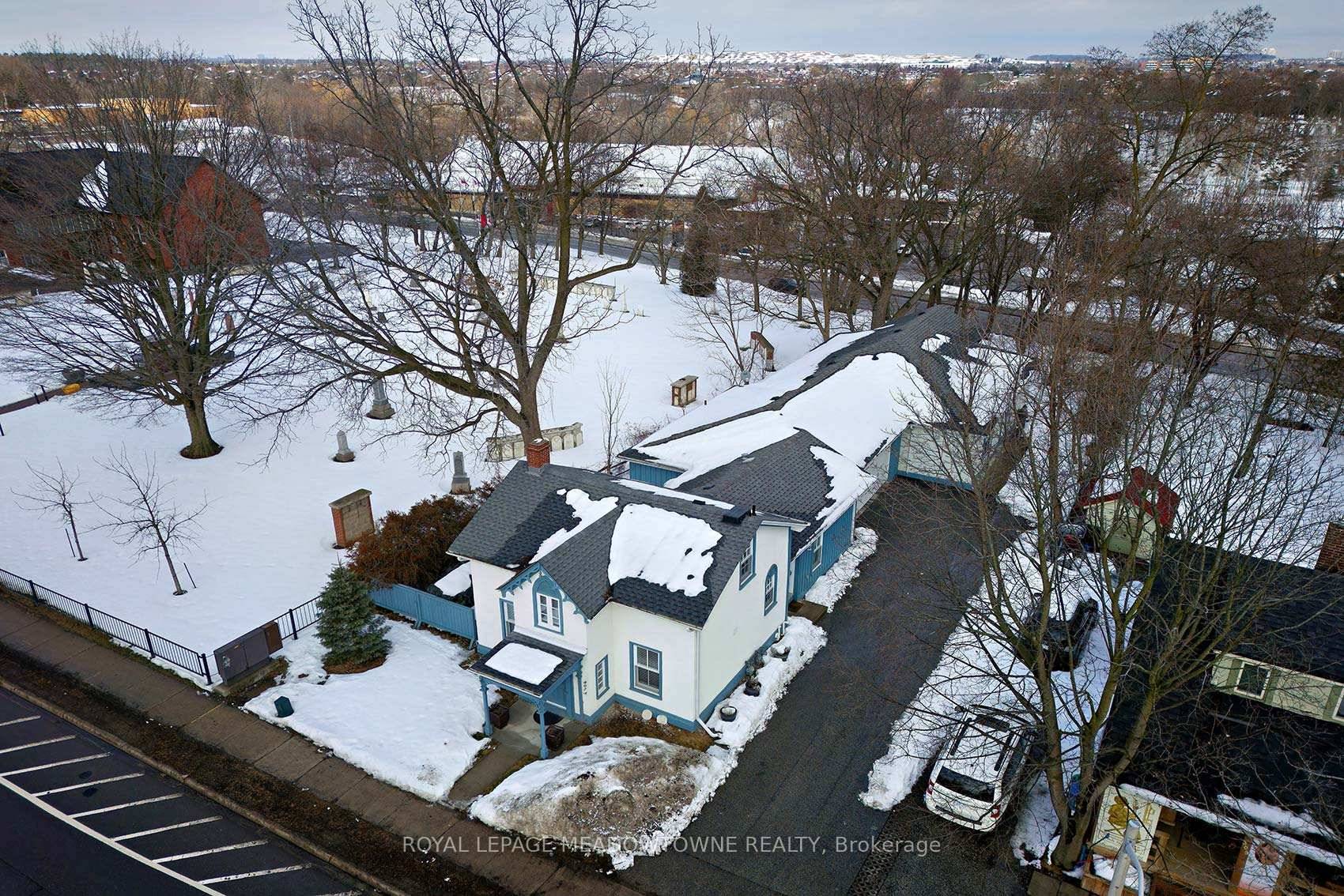 Discover this unique legal duplex property two separate functional homes 307A and 307B Queen St S nestled in the quintessential Village in the City Streetsville.