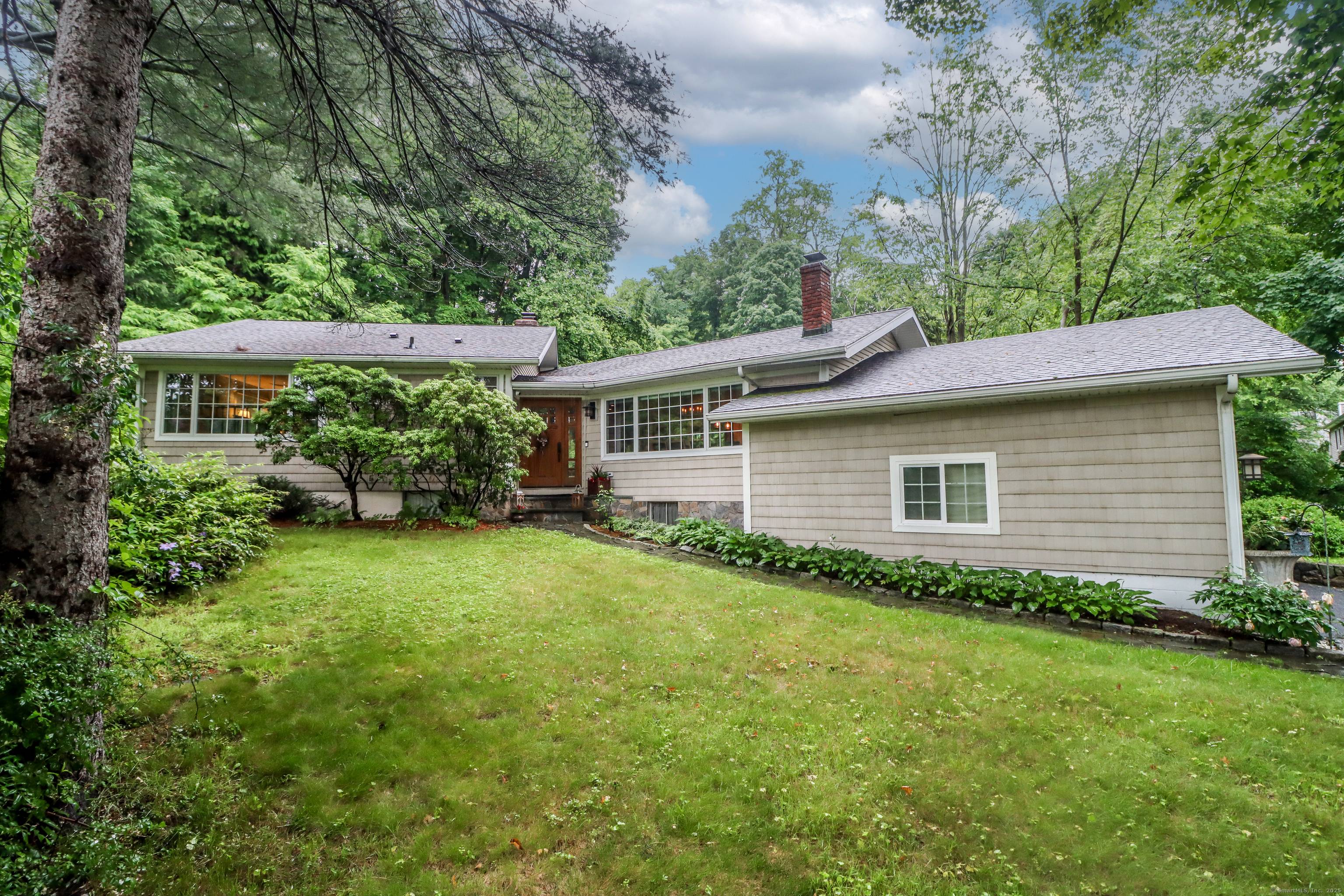 Southern New Milford Candlewood Lake Living at Its Best !