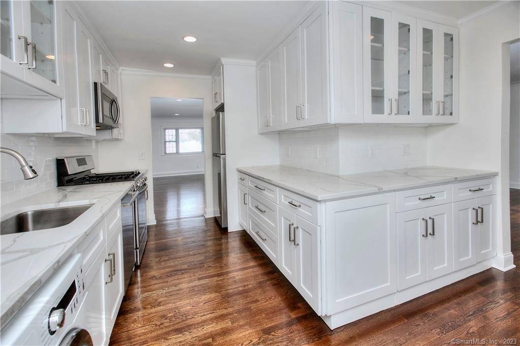 Two bedrooms and two bathrooms updated apartment minutes from train, town center and restaurants.