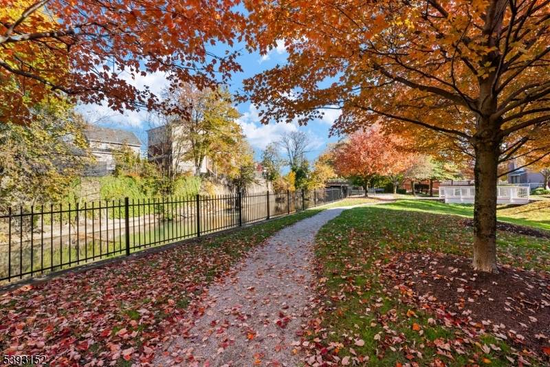 Welcome to River Place ! Beautifully maintained end unit townhome offering an open floor plan, 9 ft ceilings, and natural light throughout.