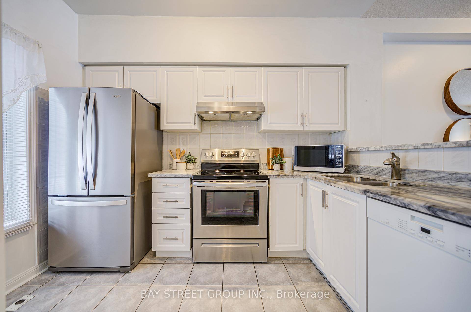 Exquisite 3 Bedroom 3bath, 2 parkings, Condo Townhome in Unionville, Enjoy the private, west facing backyard with no rear neighbours, perfect for relaxing.