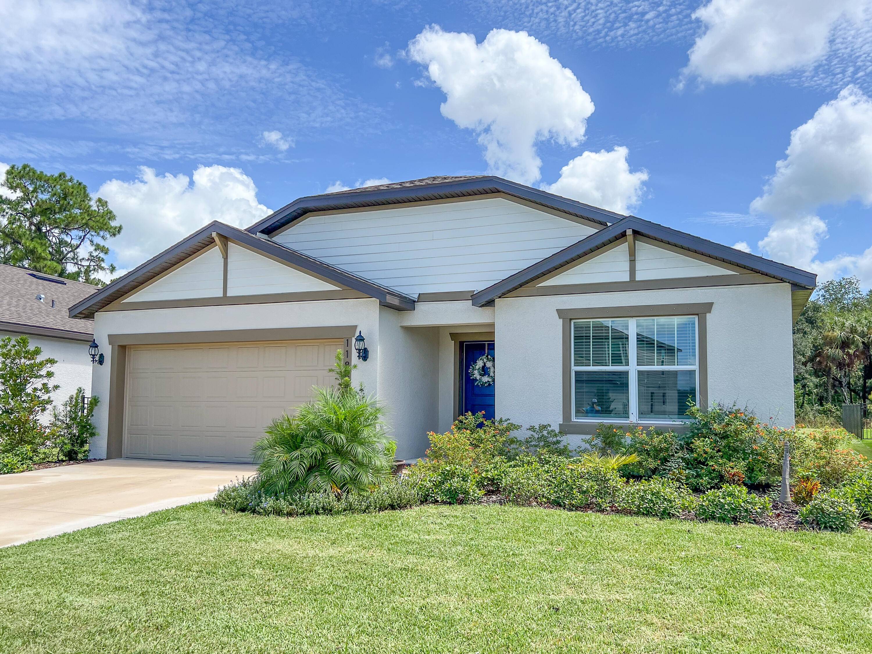 Motivated seller ! Welcome home to the Isles of Bayview 1 year old Seabrook model by Centex.