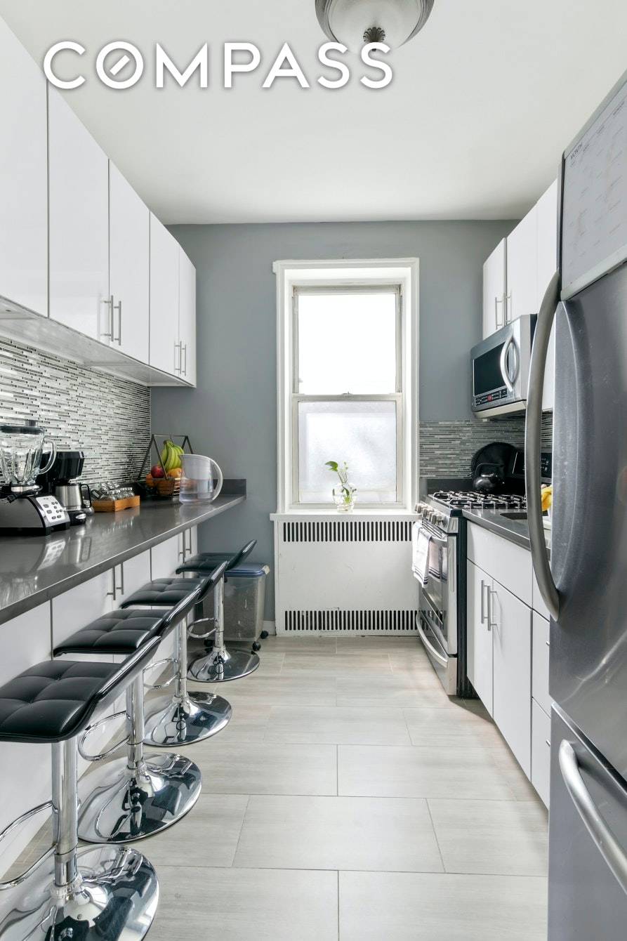 Move right in to this gorgeously renovated, bright, spacious, king size one bedroom apartment.