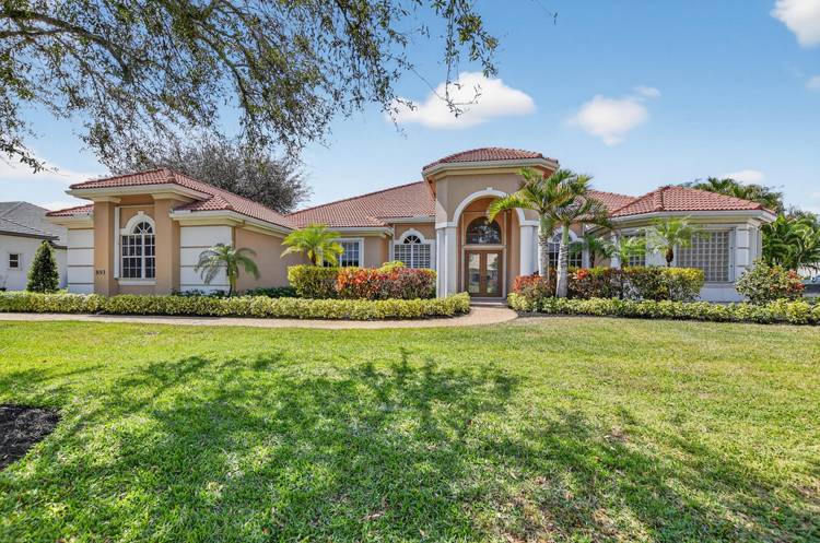 Majestic 5 bedroom, 3 bath, home is ideally positioned on the 17th green of the prestigious Wellington National Golf Club within the highly sought after gated community of Binks Estates.