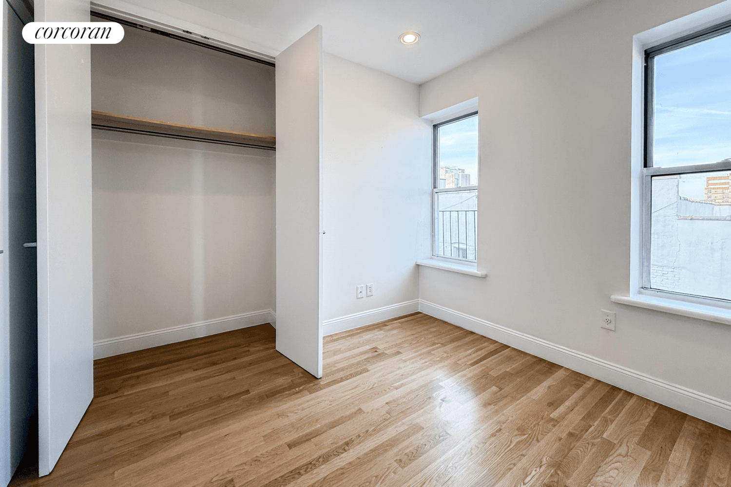 SUNNY 2BR WITH WASHER DRYER NO PETS 6th floor of walk up Gut renovated Exposed brick Wood floors Eat in kitchen Dishwasher Washer dryer Queen size bedrooms Sunny exposures Closets ...