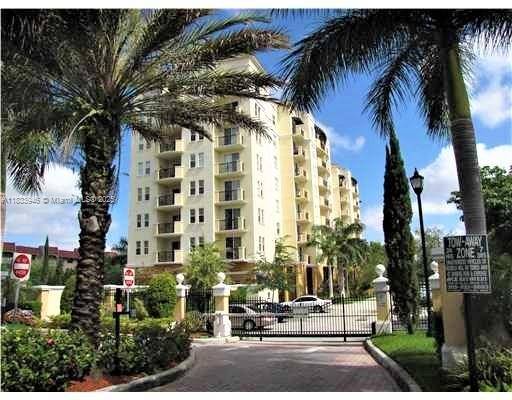 Beautiful 2 2 in gated boutique building by Baptist Hospital.