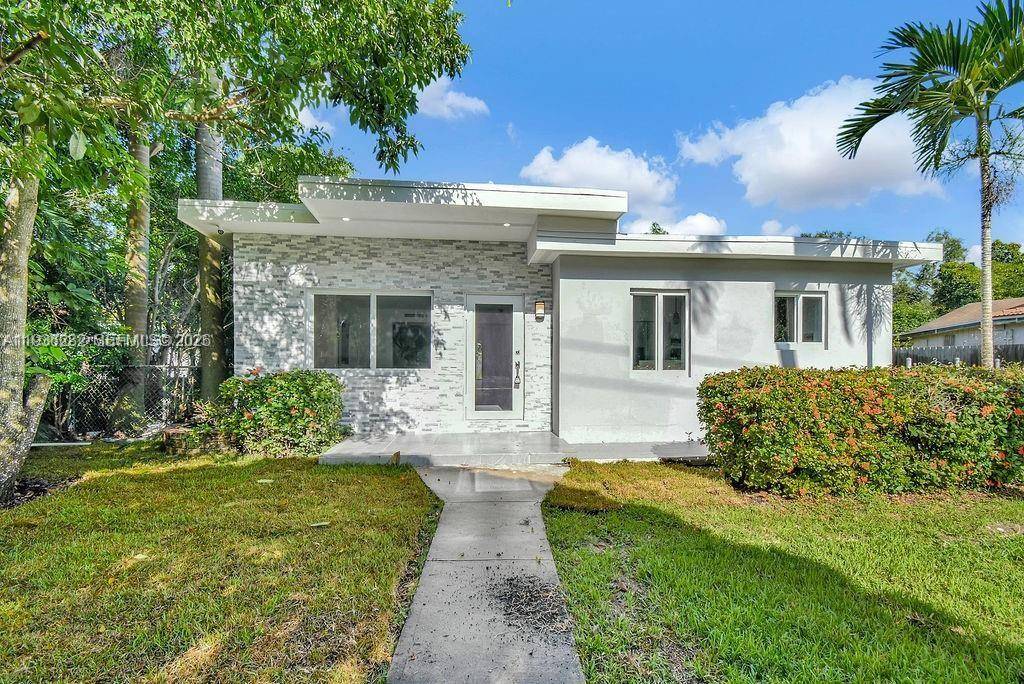 Come and enjoy this beautifully renovated home located in the highly desirable South Miami area, offered for under 1M.