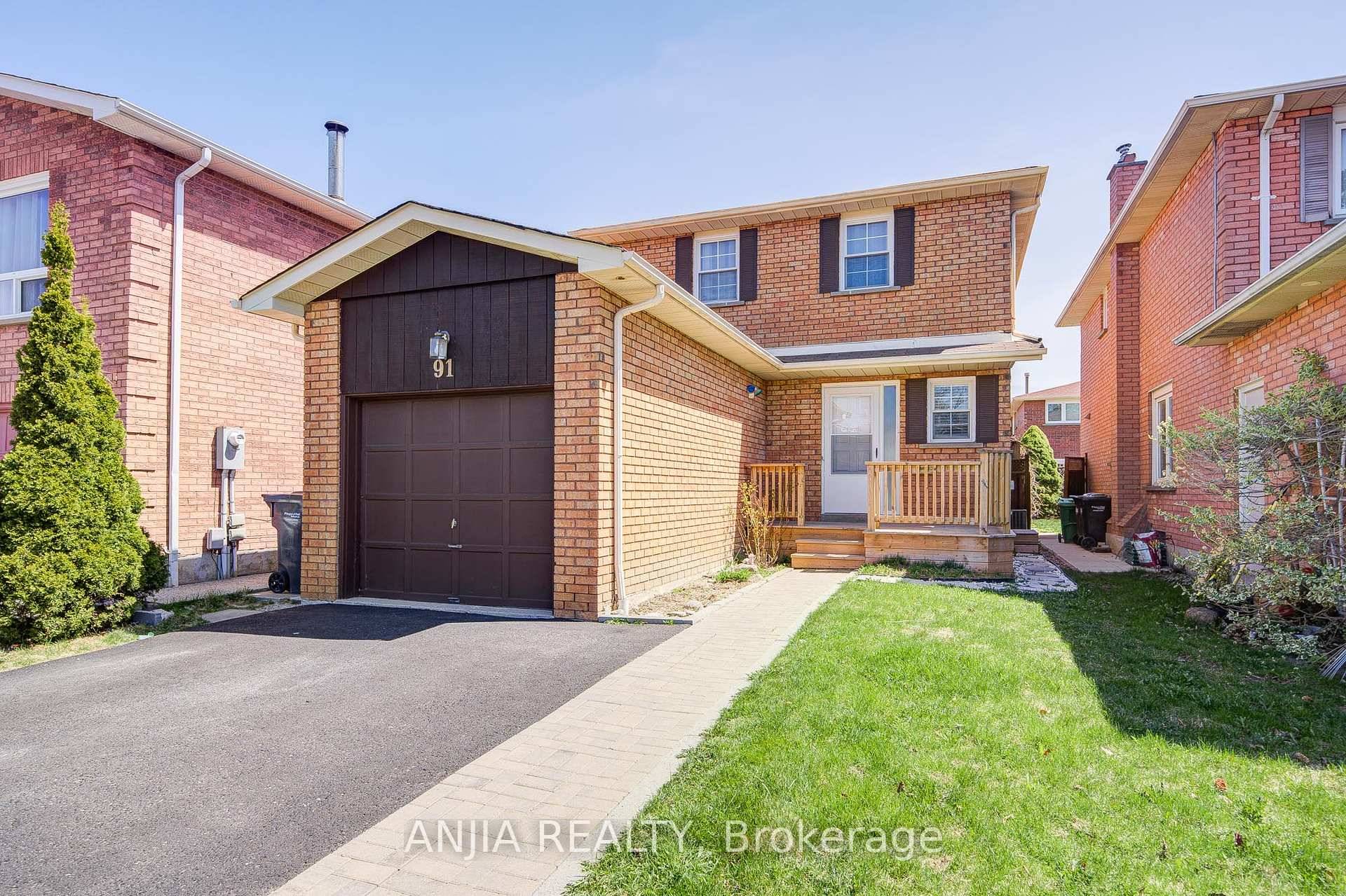 Charming Detached Home in a Sought After Brampton Neighborhood !