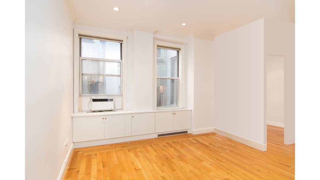 Welcome to 66 Madison ! Here is your opportunity to move right into this beautiful renovated Flex 2 Bedroom apartment or enjoy a fabulous Junior 4 one bedroom plus office ...