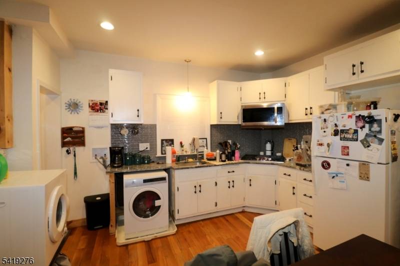 Welcome to 157 Brill Street !