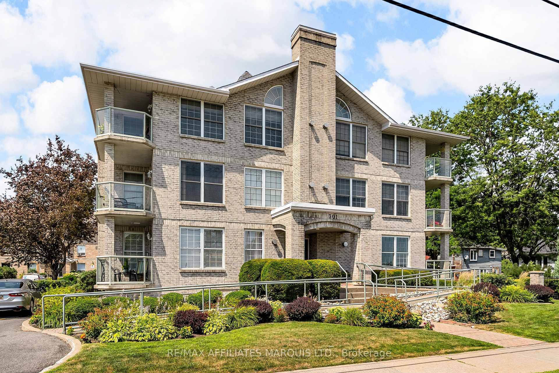 Welcome to a well maintained south east facing condo located directly across from Lamoureux Park, the scenic St.