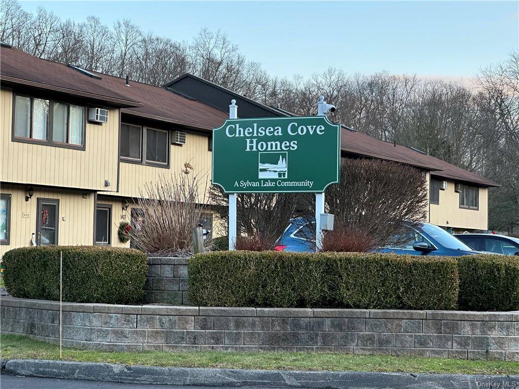 Welcome Home to 607 Chelsea Cove South offering 2 bedrooms presents as 3 1.