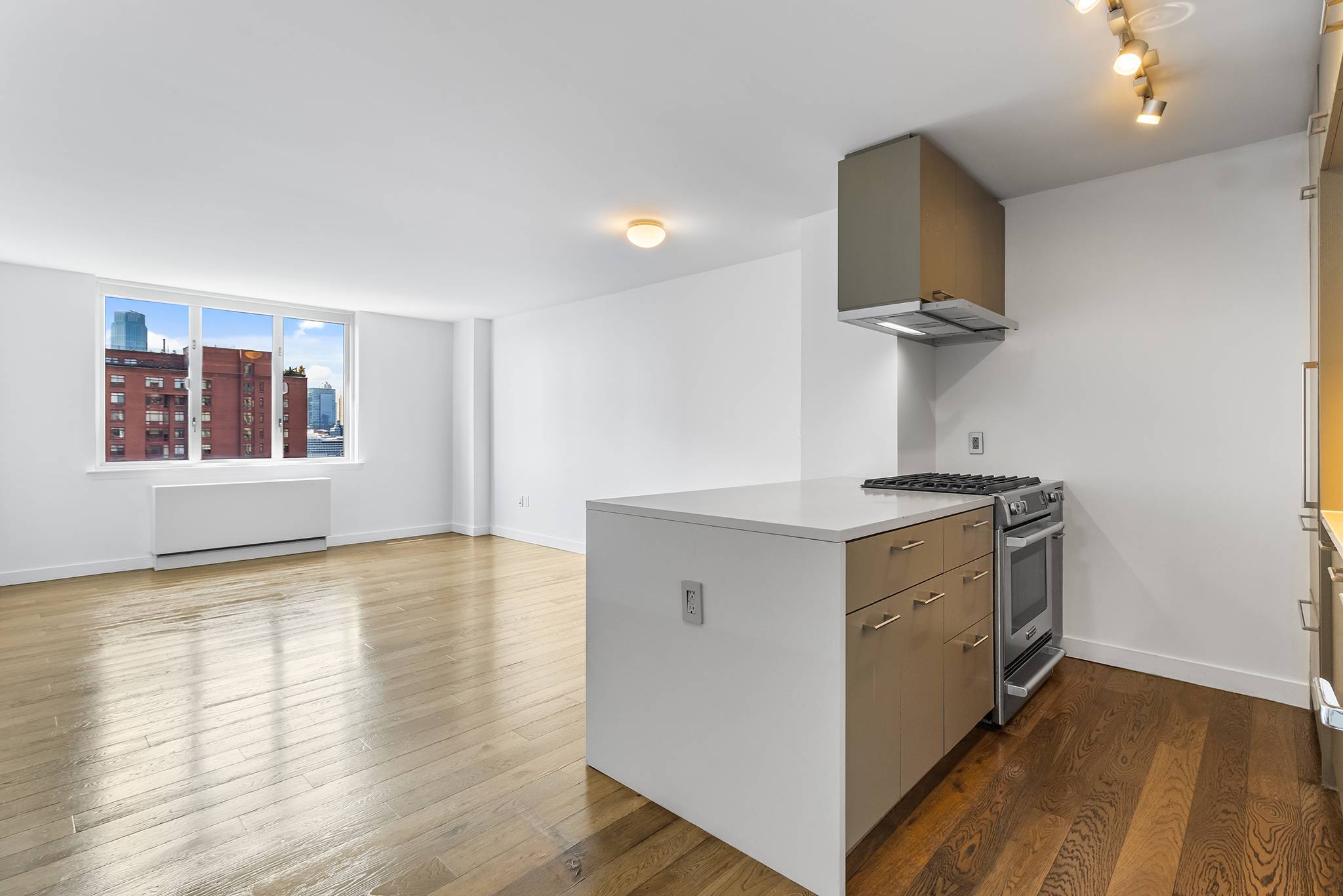 OVERSIZED HIGH FLOOR ONE BEDROOM WITH ICONIC HARBOR VIEWS Sleekly renovated and freshly painted and pin drop QUIET, this rarely available H LINE !