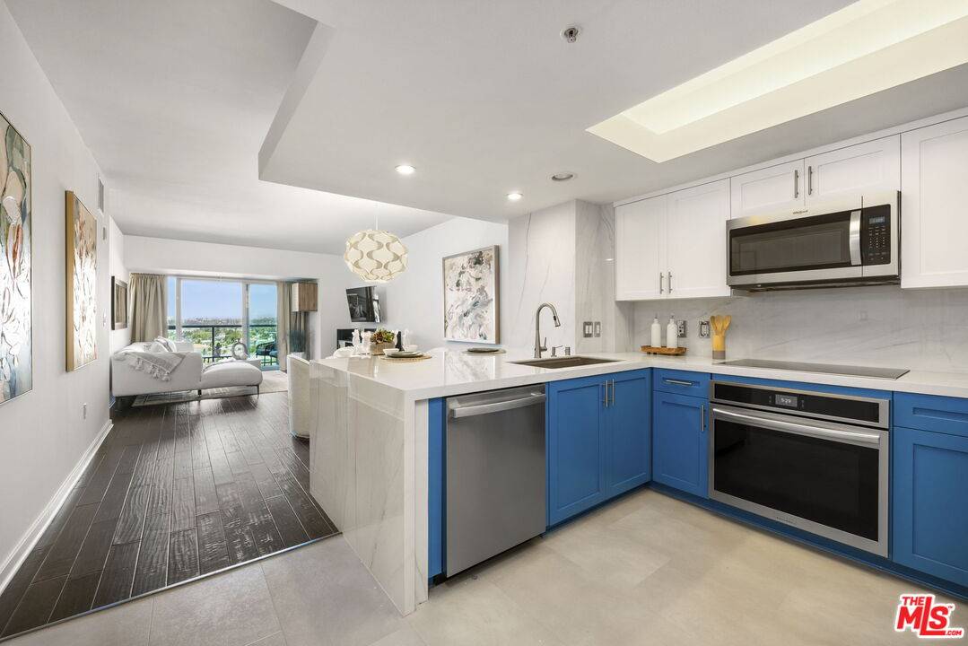 13700   Marina Pointe Dr 1BR Marina Del Rey La