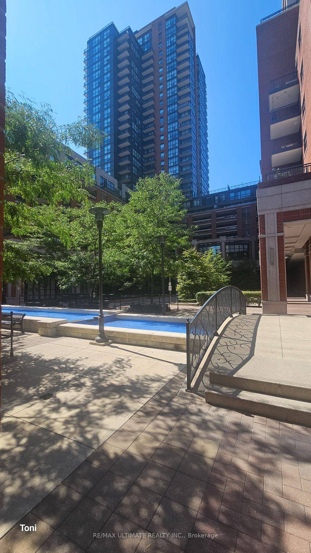 Bright and Stylish 2 Bed, 2 Bath Corner Suite in Treviso 2.