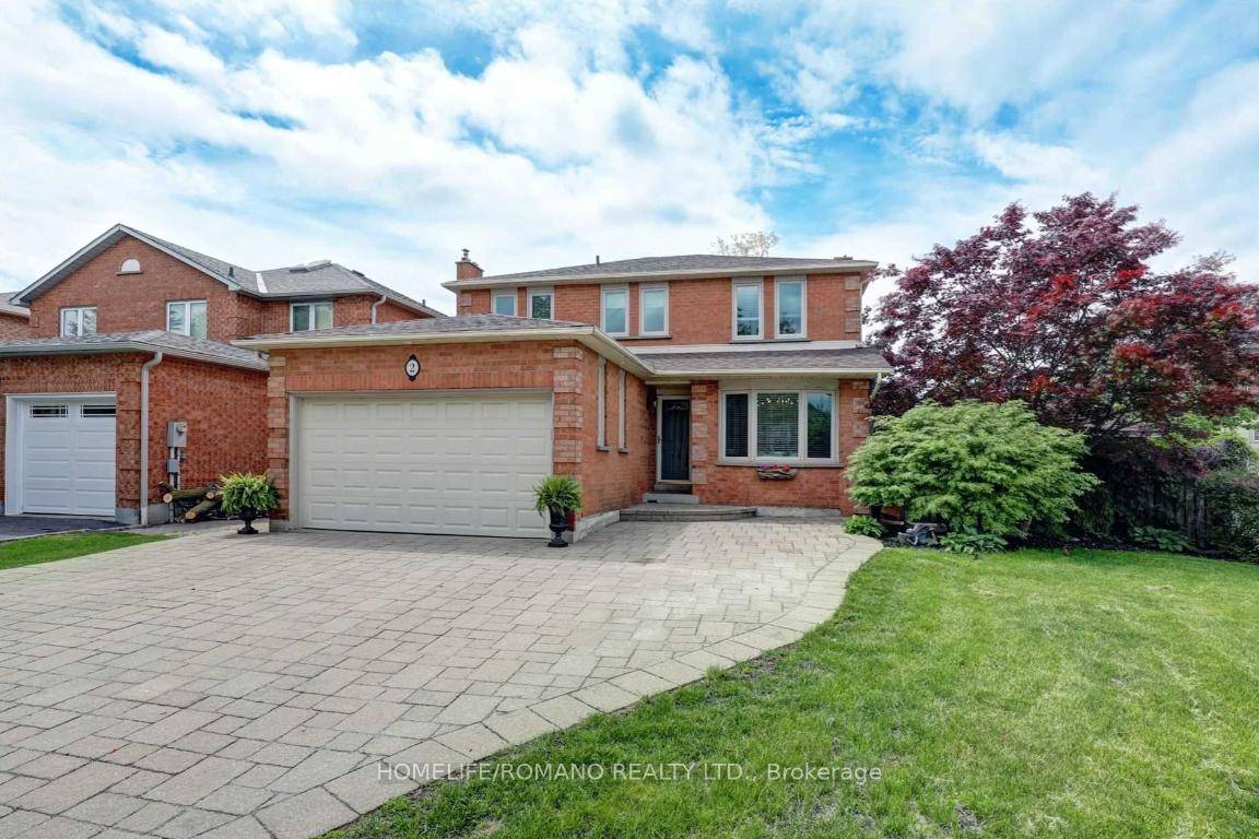 Welcome to 2 Viva Courtan exceptional home located on a quiet and highly desirable private court in Maple.